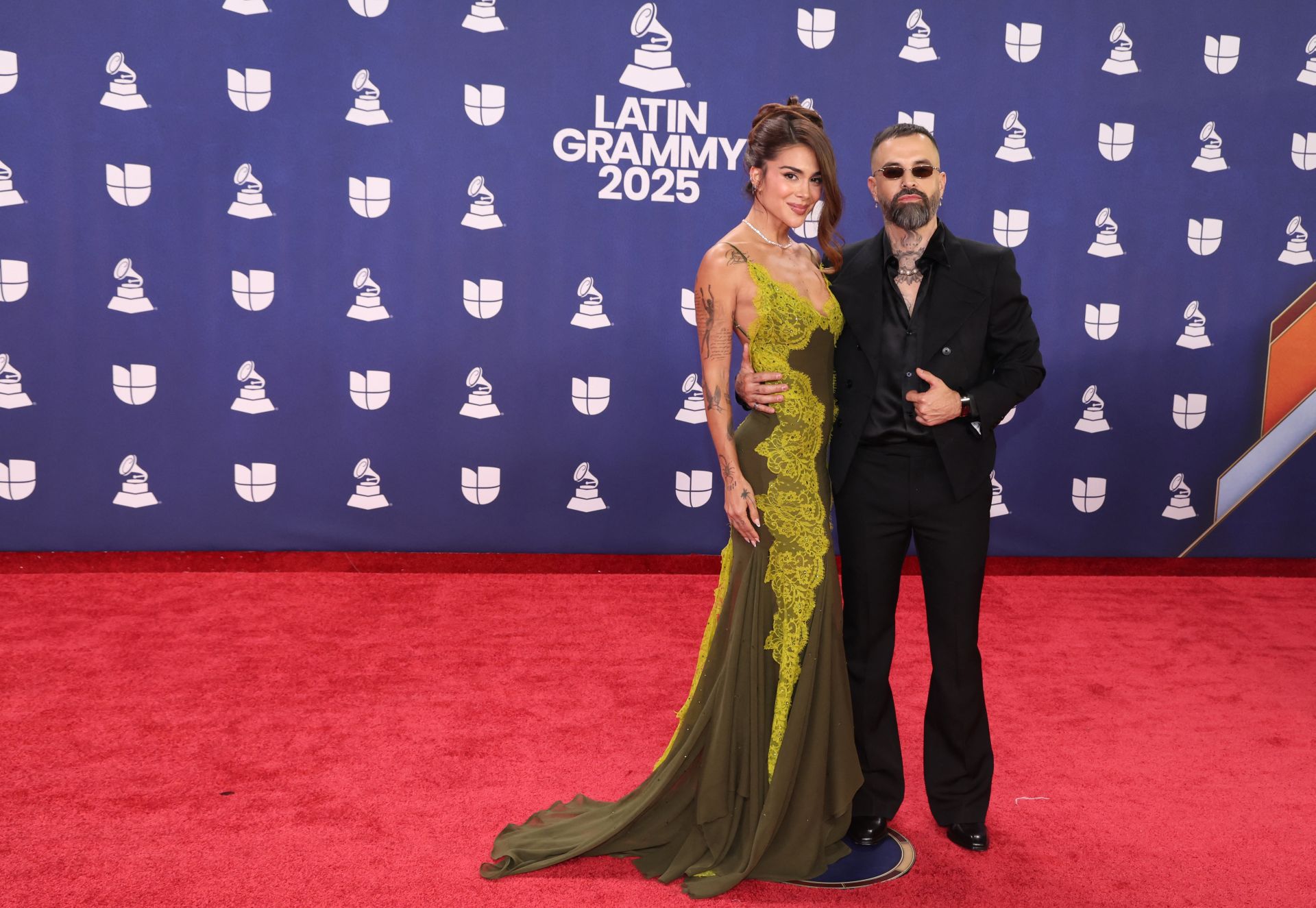 Los looks más impactantes de la alfombra roja de los Latin Grammy 2025