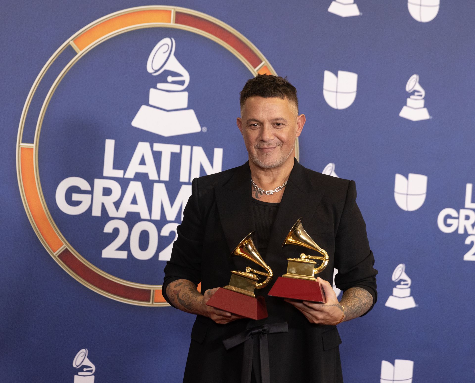 Los looks más impactantes de la alfombra roja de los Latin Grammy 2025