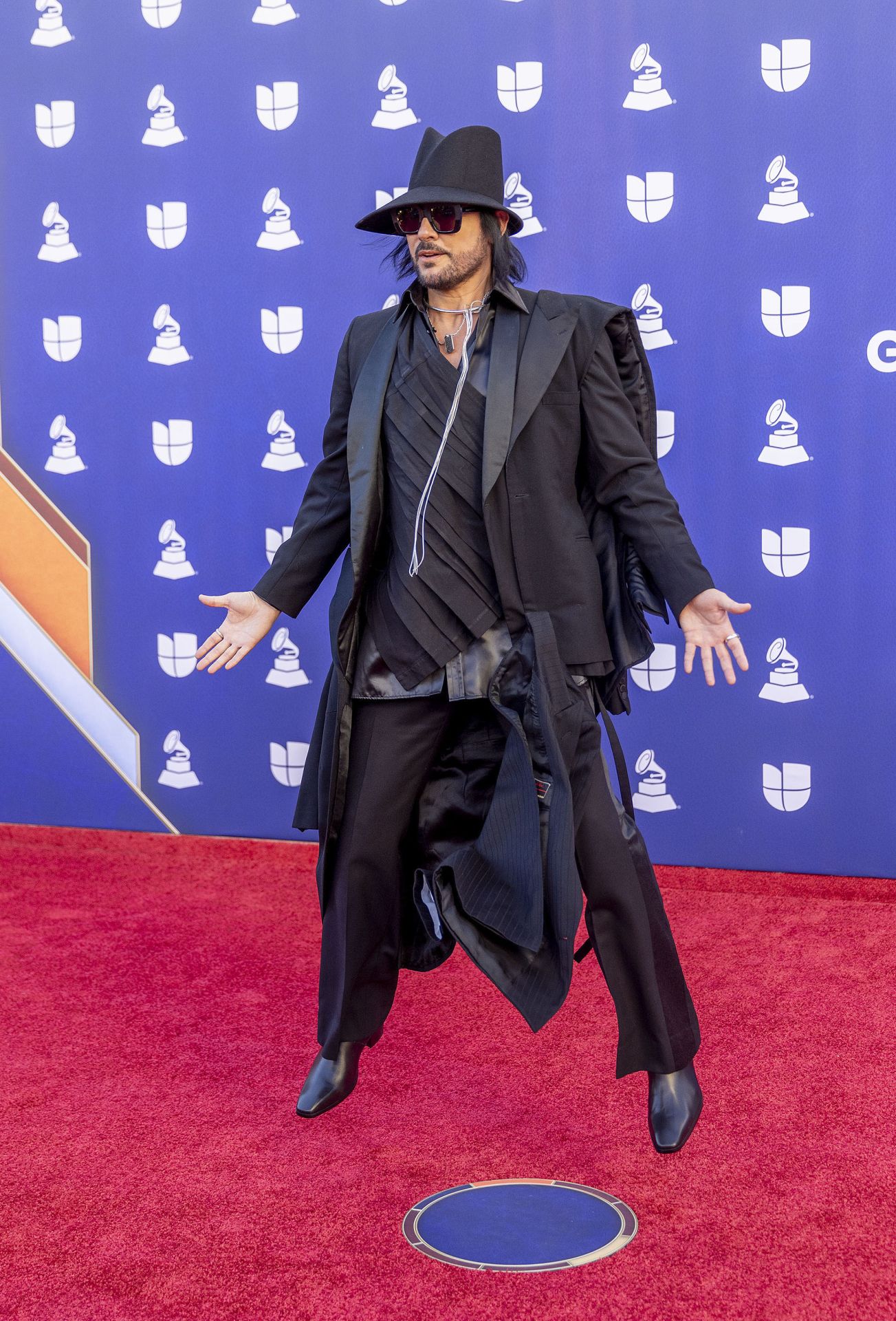 Los looks más impactantes de la alfombra roja de los Latin Grammy 2025