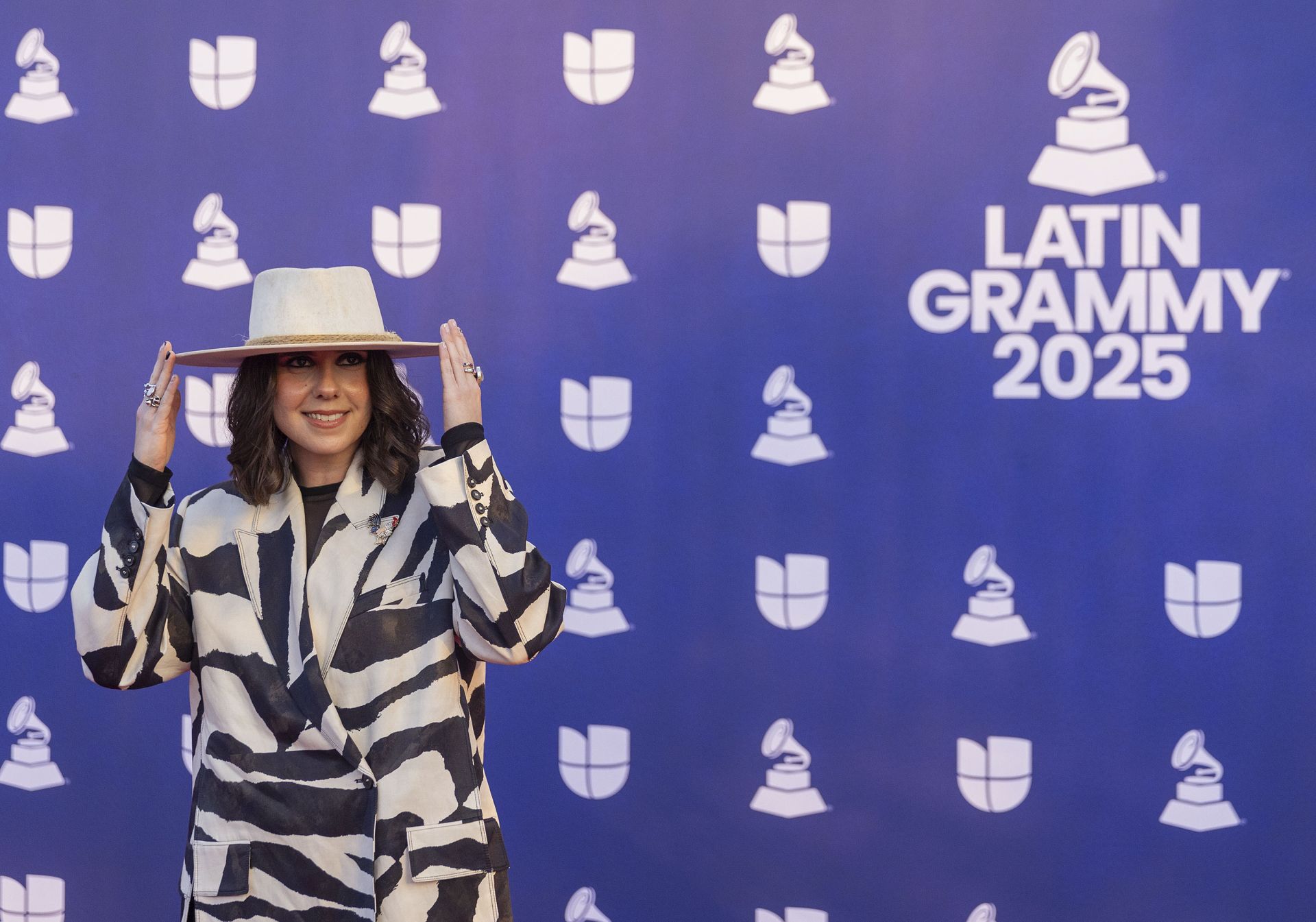 Los looks más impactantes de la alfombra roja de los Latin Grammy 2025