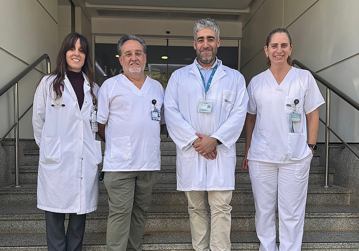 De izquierda a derecha, doctora Santamaría, doctor Peñalver, doctor Sandiego y Reyes Claramunt.