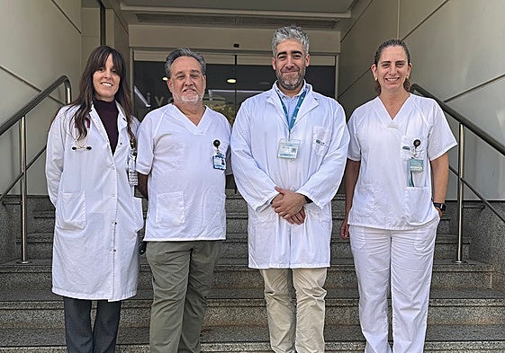 De izquierda a derecha, doctora Santamaría, doctor Peñalver, doctor Sandiego y Reyes Claramunt.