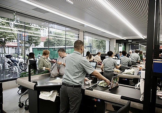 Linea de cajas del Mercadona.