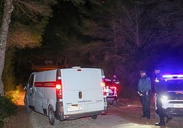 Furgón fúnebre la noche en la que se produjo el triple crimen en El Saler.