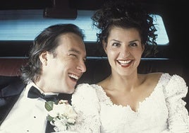 Qué películas ver hoy domingo en televisión: de una aclamada comedia romántica a un clásico con Sean Connery