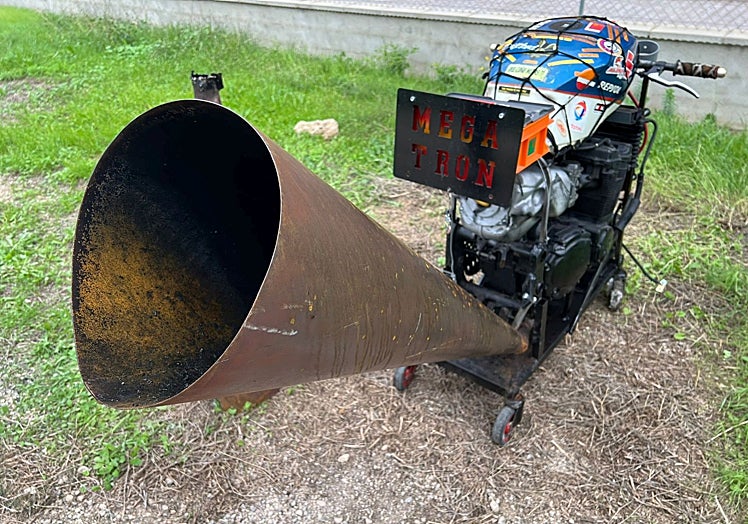 Otra de las motos inmovilizadas por la policía.