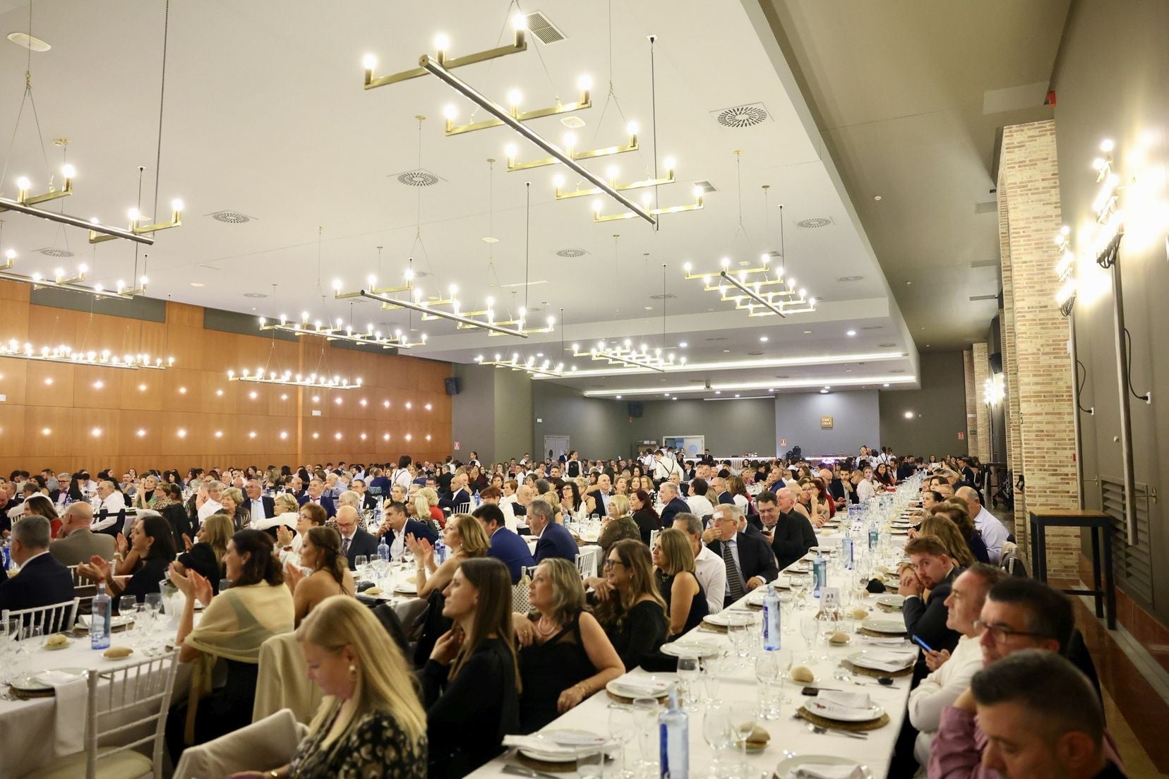 FOTOS | Un aniversario brillante de la familia de Fray J. Rodríguez