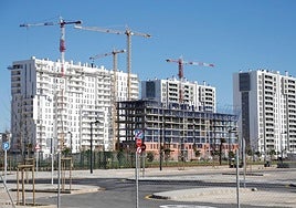 Varios edificios en construcción, en Valencia.