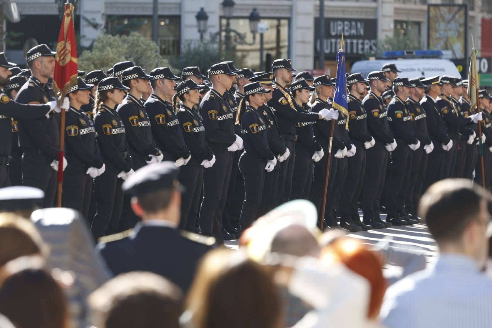 FOTOS | El despacho de los 194 nuevos policías locales de Valencia