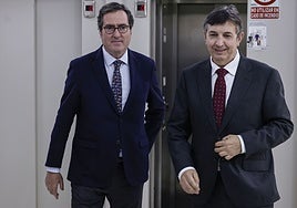 Antonio Garamendi, junto a Vicente Lafuente en las oficinas de la CEV.