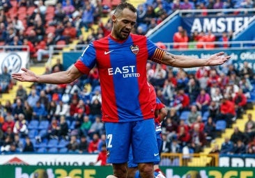 Juanfran: «Veo un derbi muy igualado y que va a ser muy intenso»