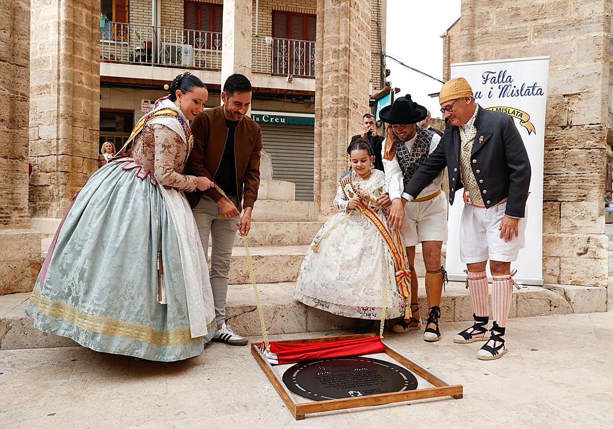 Descubrimiento de la placa conmemorativa.