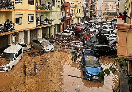 Una calle de la pedanía de La Torre, el día después de la riada.