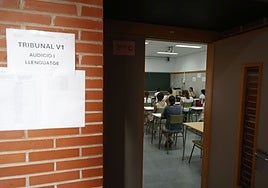 Aspirantes durante la primera prueba de la última oposición de maestros, celebrada en 2024.