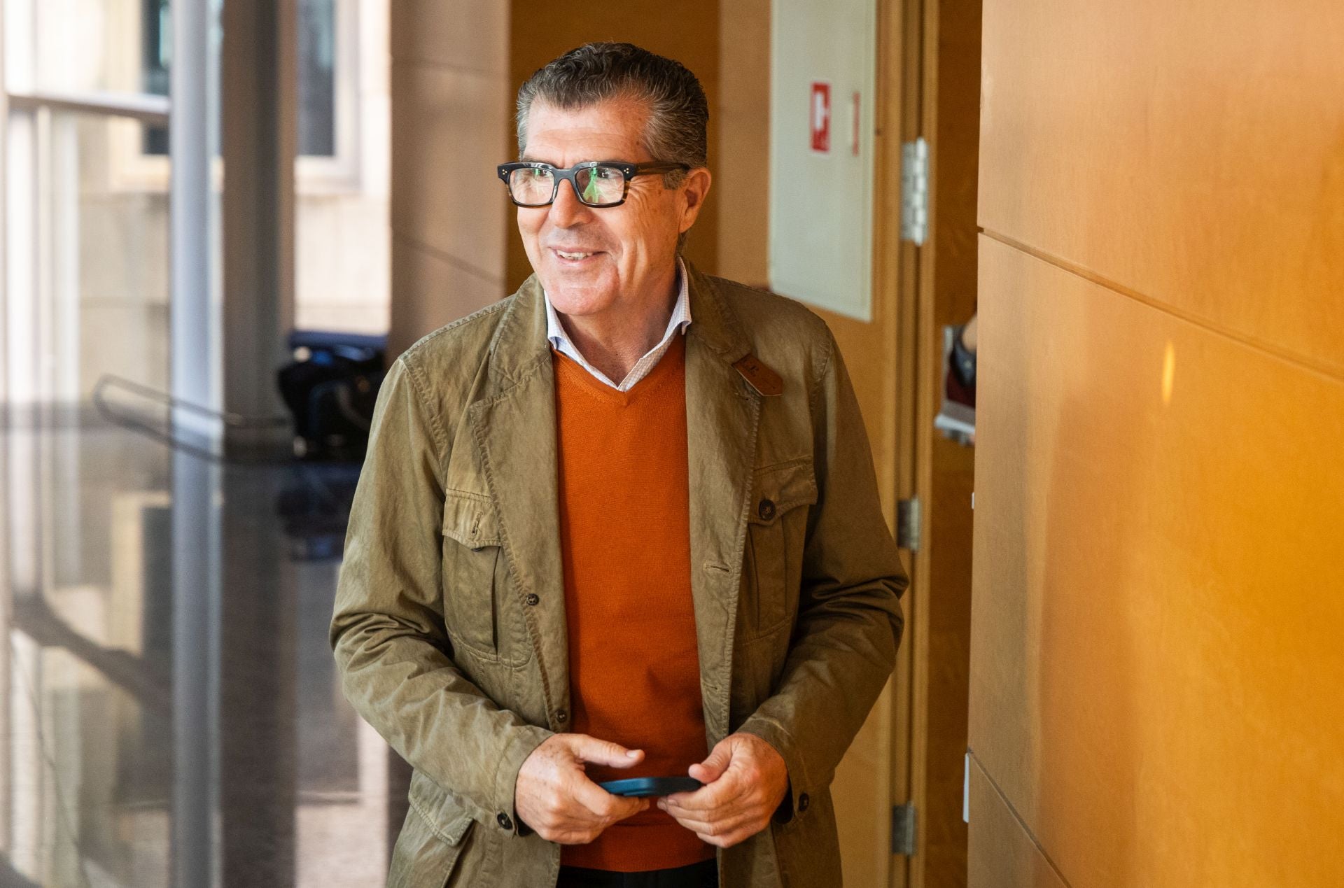 Pérez Llorca presenta su candidatura para suceder a Mazón