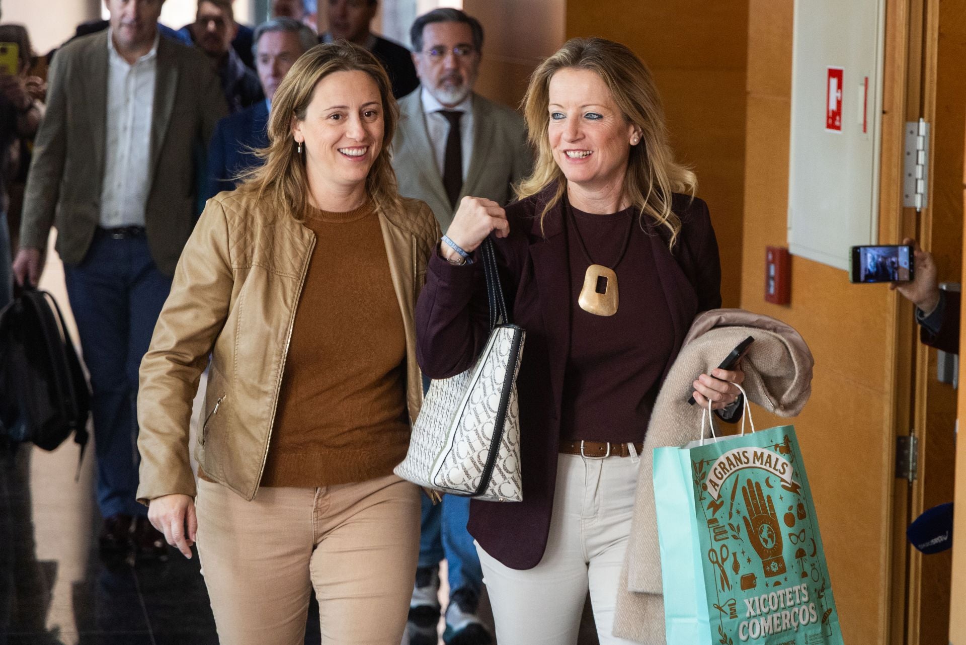 Pérez Llorca presenta su candidatura para suceder a Mazón