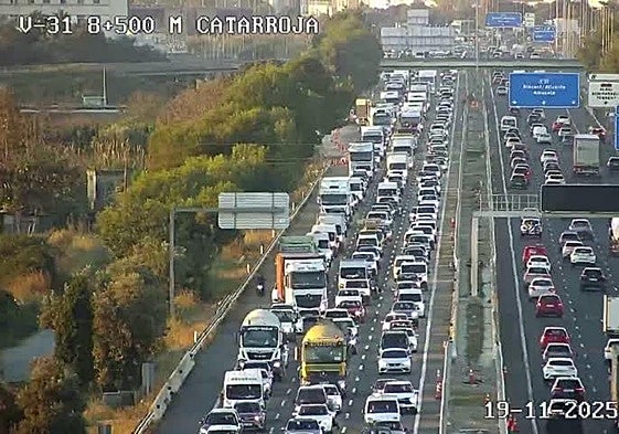 Atascos en la V-31 este miércoles, 19 de noviembre.