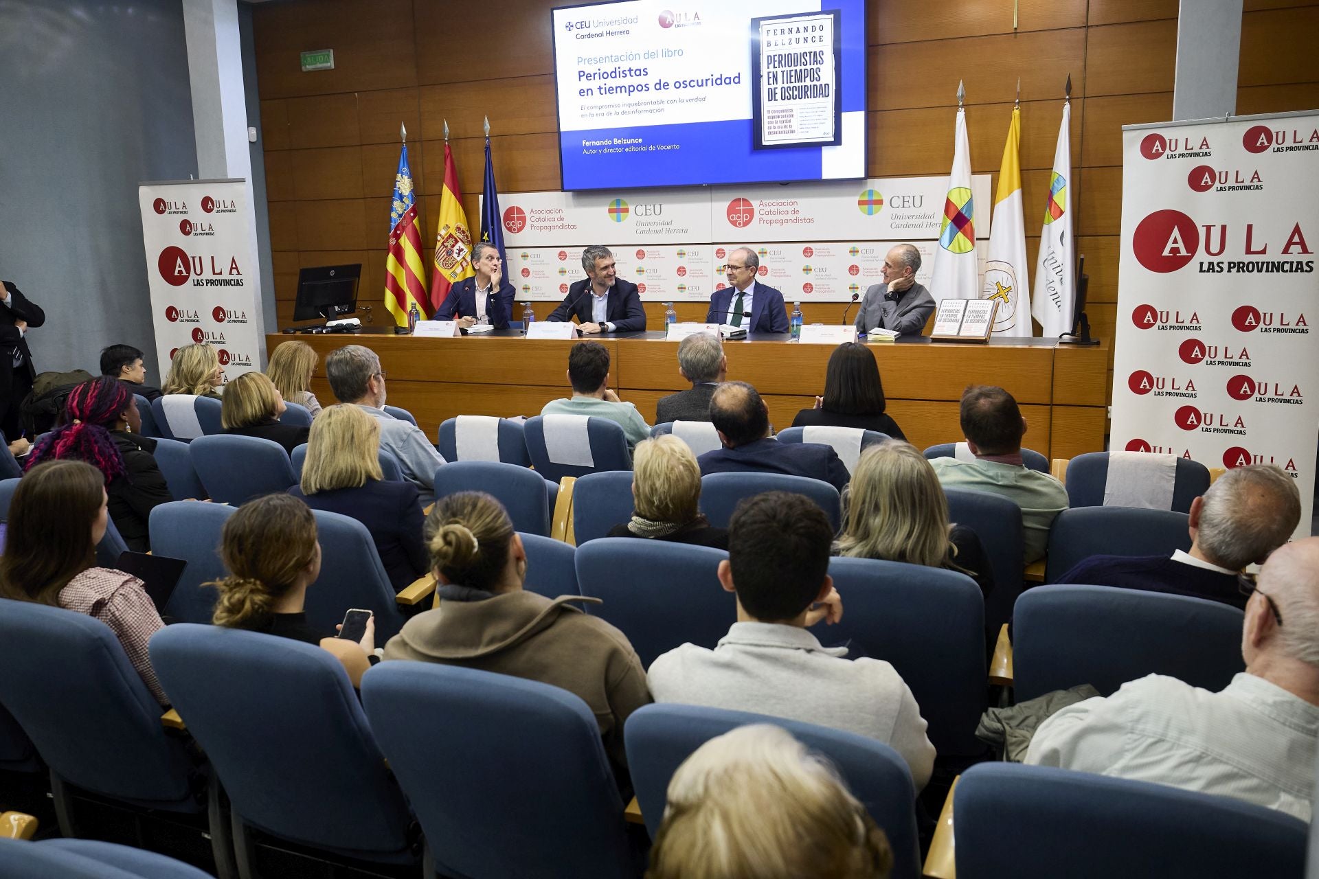 FOTOS | Fernando Belzunce presenta su libro &#039;Periodistas en tiempos de oscuridad&#039; en el Aula de LAS PROVINCIAS