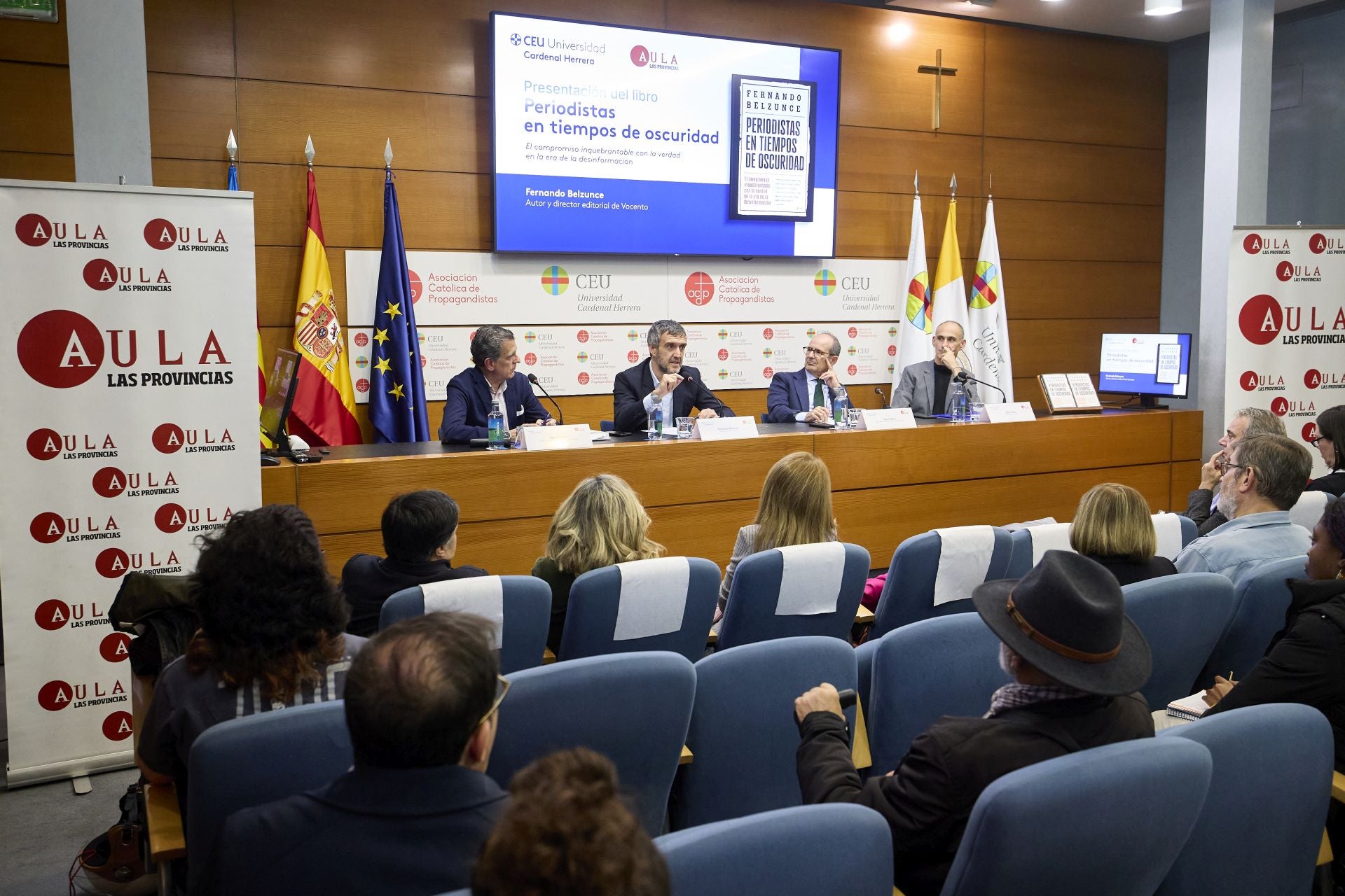 FOTOS | Fernando Belzunce presenta su libro &#039;Periodistas en tiempos de oscuridad&#039; en el Aula de LAS PROVINCIAS