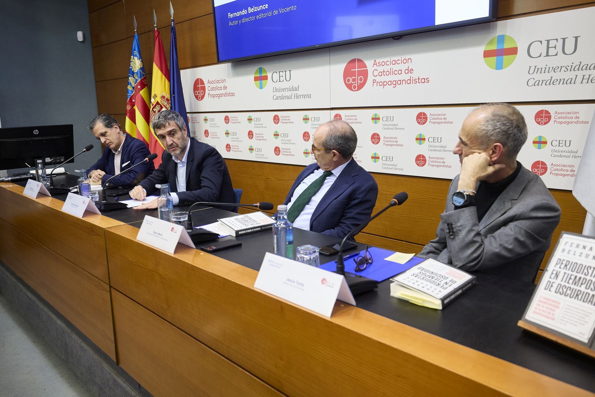 FOTOS | Fernando Belzunce presenta su libro &#039;Periodistas en tiempos de oscuridad&#039; en el Aula de LAS PROVINCIAS