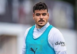 Ugrinic, durante un entrenamiento en Paterna.