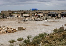 Cauce del barranco del Poyo a la altura de la A-3 en Riba-roja.
