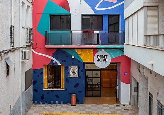 Fachada Punt Jove de Guadassuar.