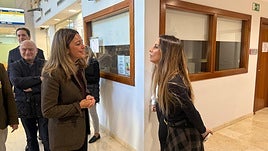 Nuria Martínez visita los juzgados de Carlet.