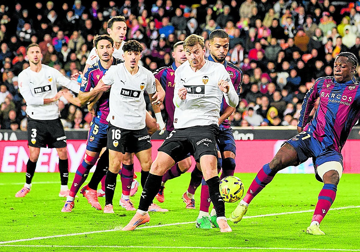 Noche de cuchillos largos en Mestalla