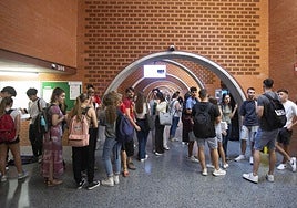 Estudiantes en el campus de Tarongers de la Universitat, en una imagen de archivo.
