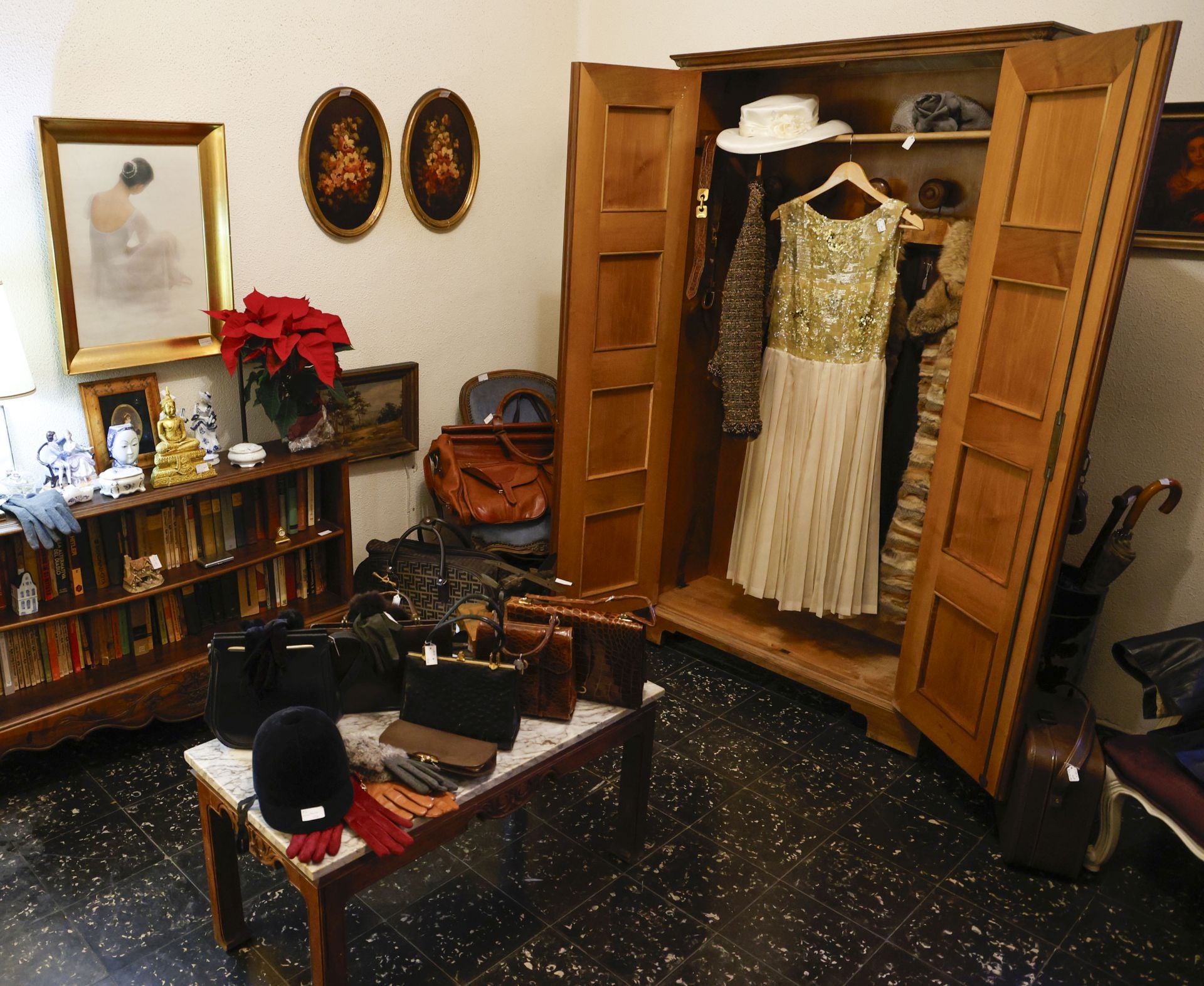 FOTOS | Furor por los muebles vintage en Valencia