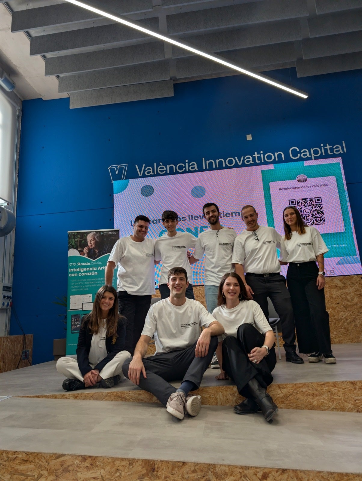 Arriba, el equipo de Amaia Cuida. Bajo esas líneas, otro momento de las jornada.