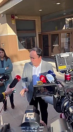 Pérez Llorca declara a la salida del juzgado de Catarroja