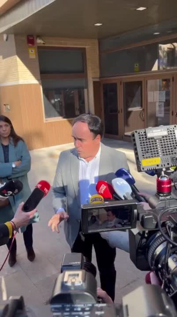 Pérez Llorca declara a la salida del juzgado de Catarroja