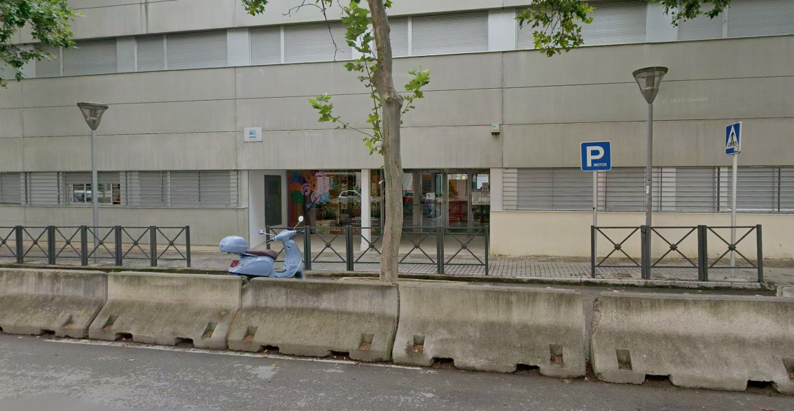 Entrada del colegio Gonzalbes Vera de Xàtiva.