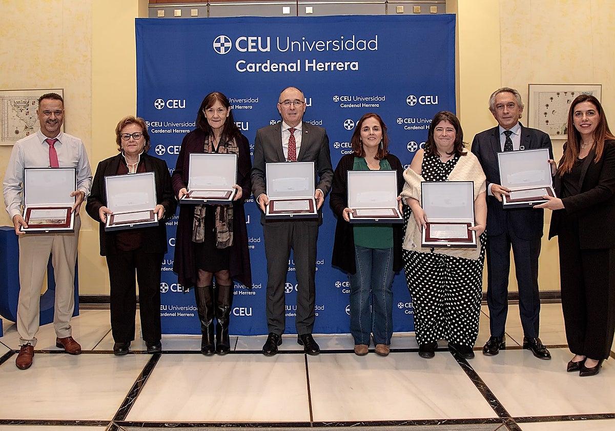 Los distinguidos en la ceremonia.