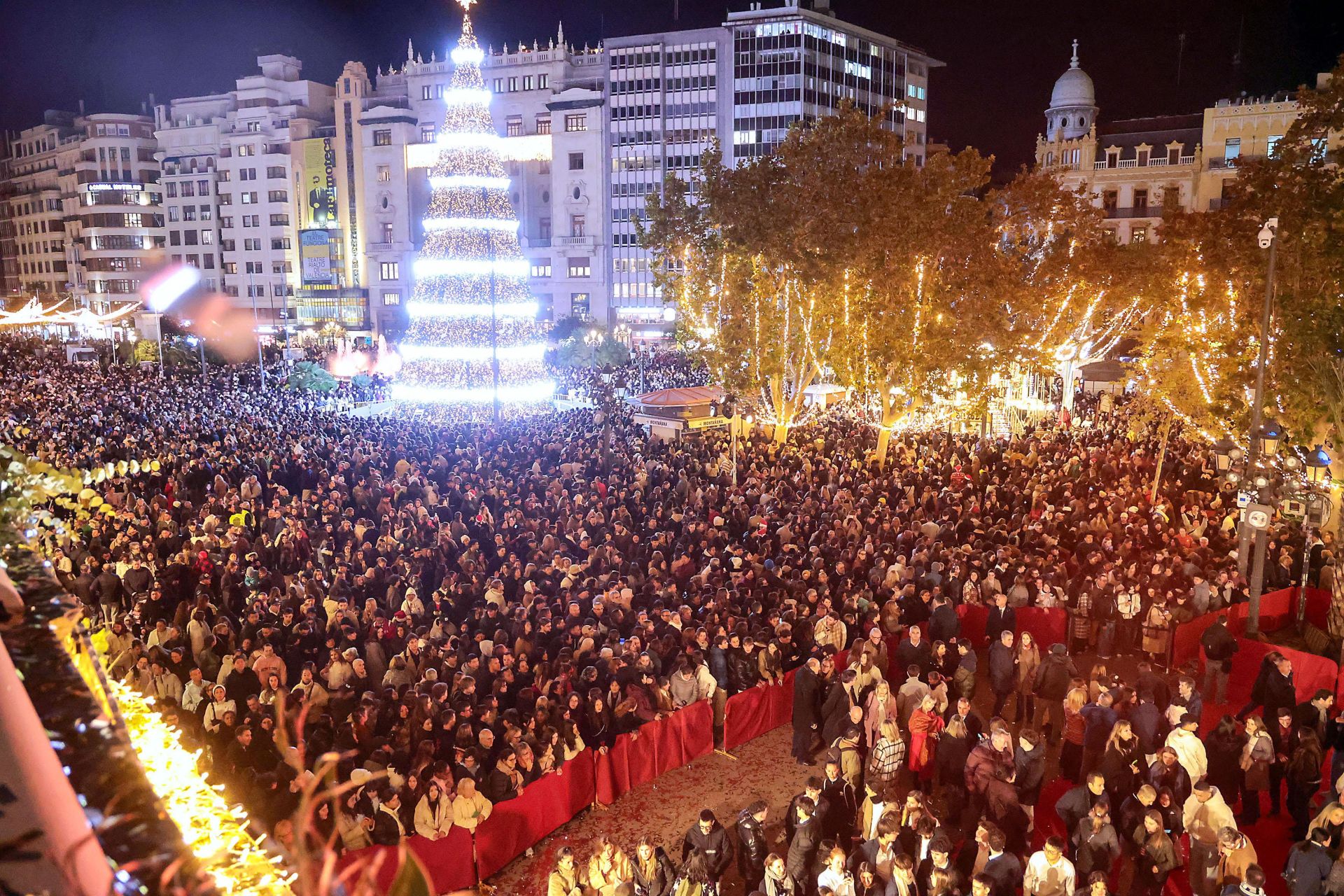 FOTOS | Así ha sido el encendido de luces de la Navidad 2025 en Valencia