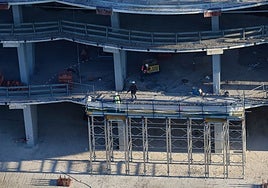 Aspecto exterior del estadio en obras.