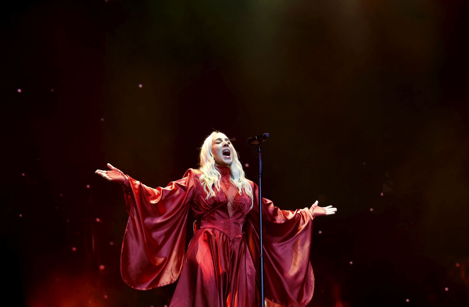 El Roig Arena vibra con Mónica Naranjo