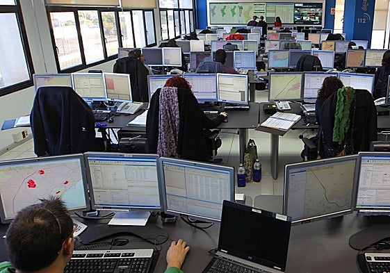 La sala de control del 112, donde se atienden las llamadas de los ciudadanos.
