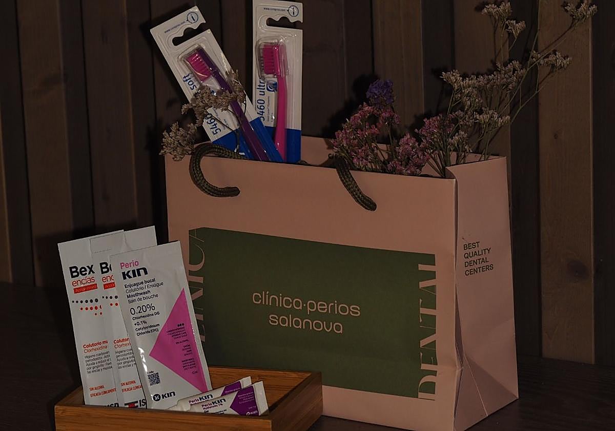 Imagen principal - Cepillos manuales y enjuagues bucales en la Clínica Perios Salanova, detalle de los tres tipos de hilo dental y detalle de cepillo eléctrico y cepillos interdentales