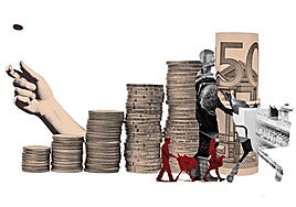 Imagen de archivo de un conductor recoge una hamburguesa