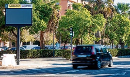 Cartel de Zona de Bajas Emisiones en Tres Cruces.