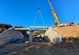 Colocación de las vigas del tablero.