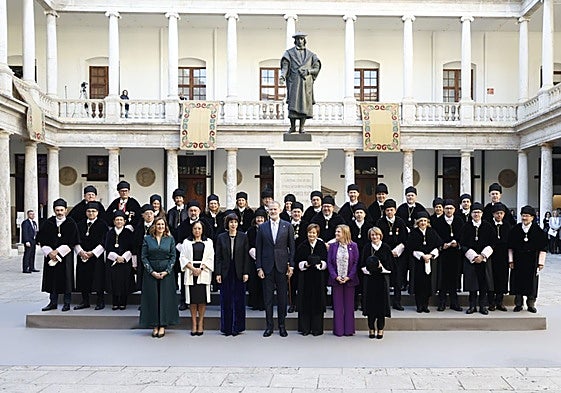 Foto de familia previa al inicio del acto.