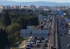 Atascos en la V-31 este martes, 25 de noviembre.