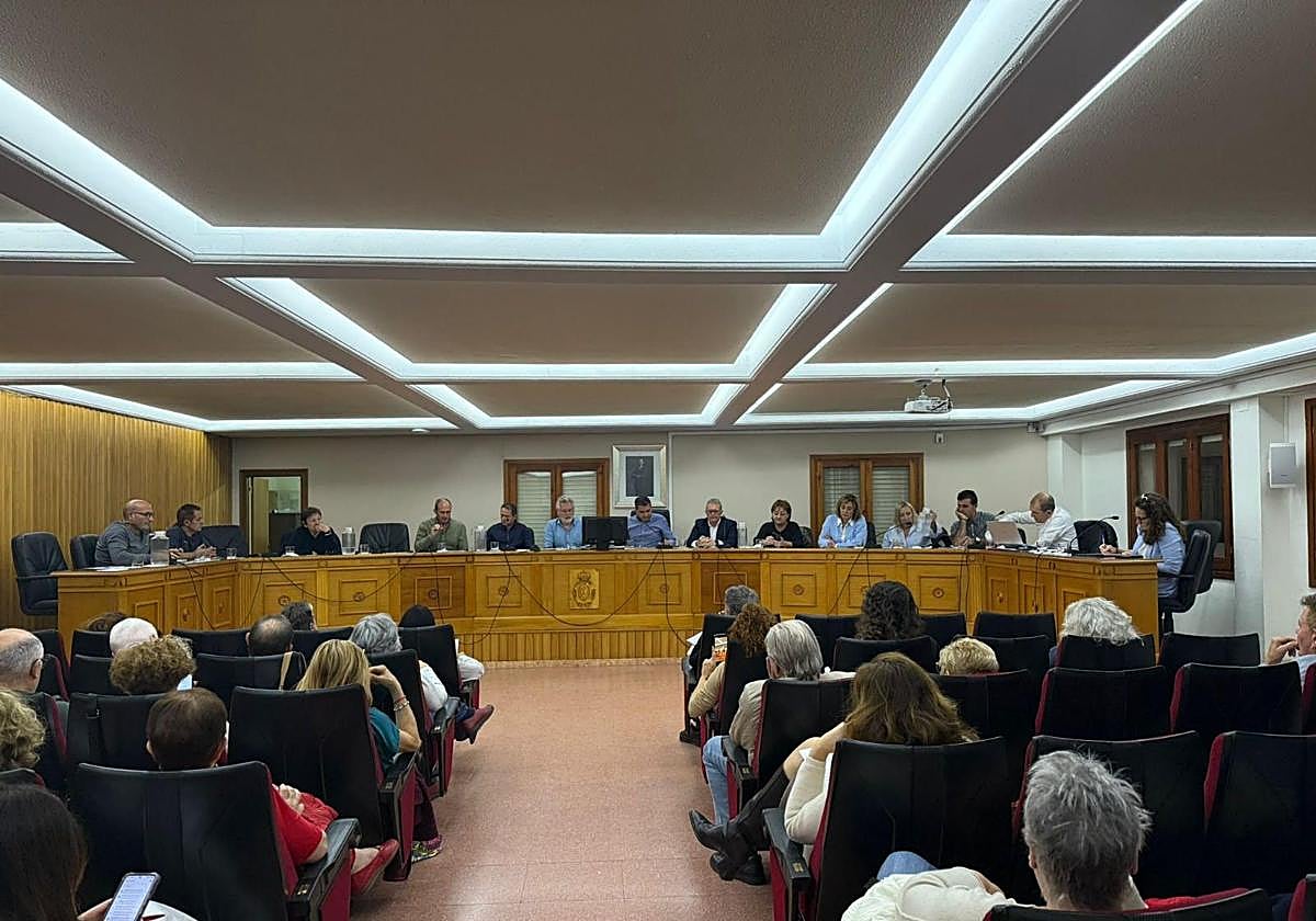 Pleno en el Ayuntamiento de Chiva.