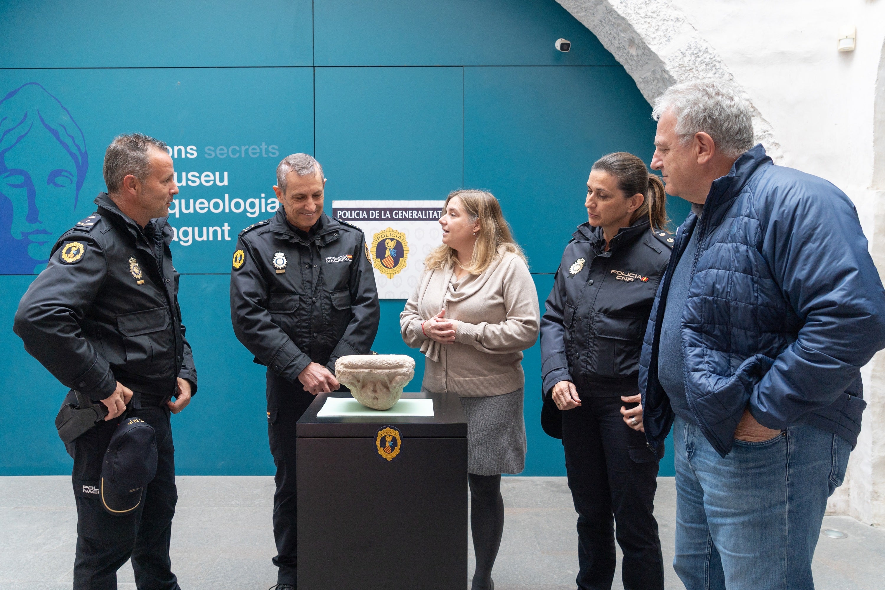 El capitel hallado, que se ha depositado en el Museo Arqueológico de Sagunto.