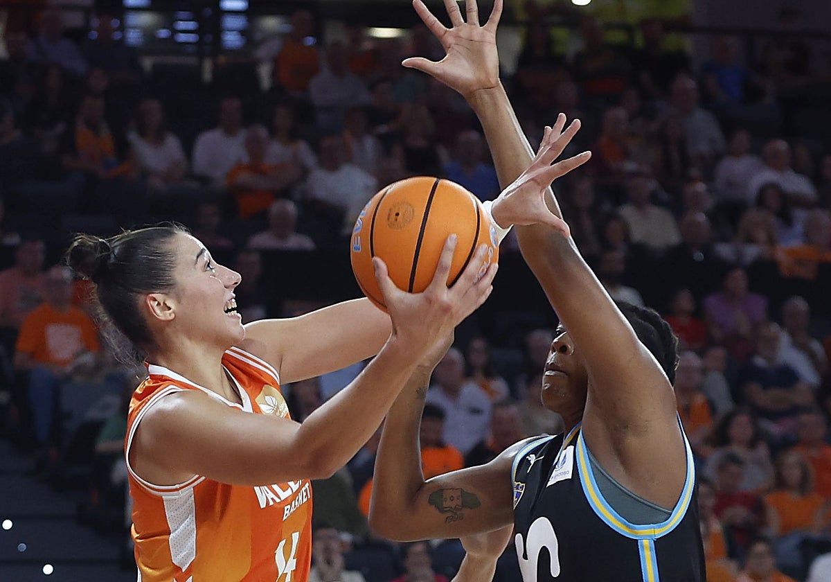 Raquel Carrera en el partido ante Movistar Estudiantes