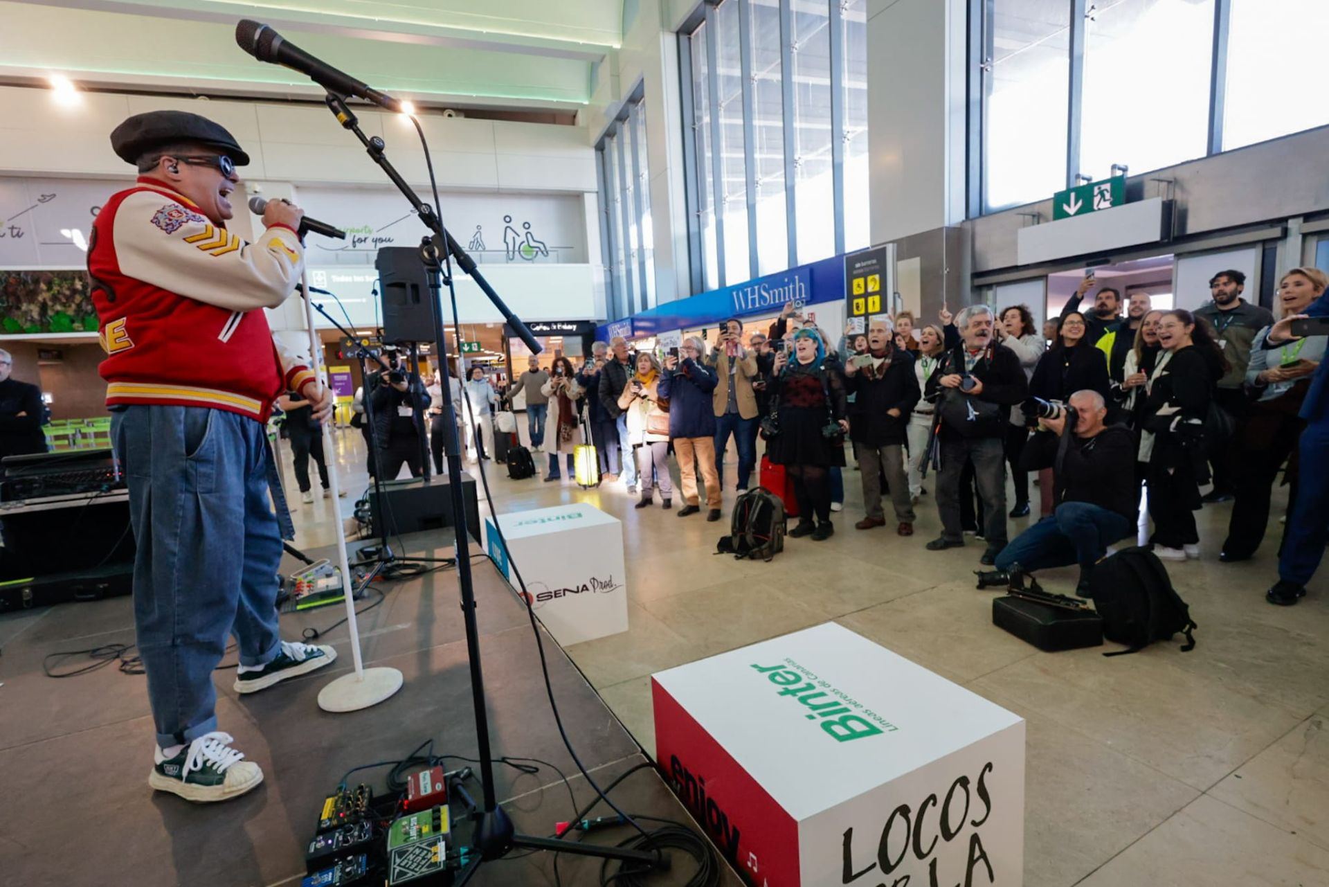 Fotos de la actuación de Seguridad Social en el aeropuerto de Manises